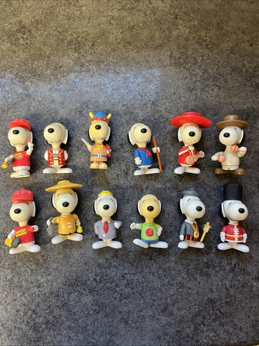 Vintage plastic snoopy figure - plastic,