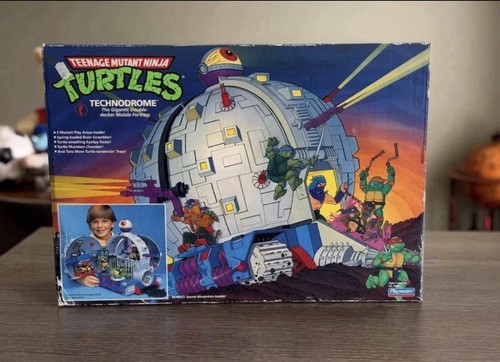 Vintage 1990 boxed technodrome - boxed,