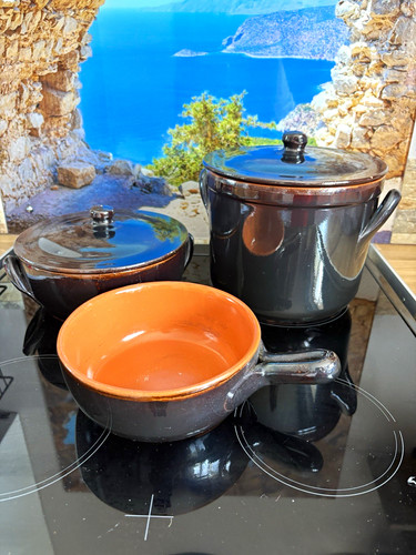 Glossy round ceramic casserole - glossy,