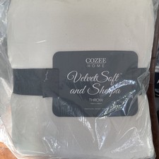 BNWT Cozee Home Velvet Soft