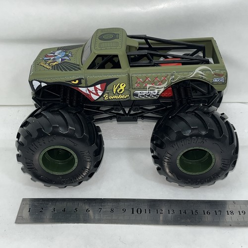 Hot wheels bomber - hot, monster