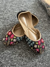 Stunning Beaded embroidered Khussa Sandals . Traditional Pakistani Indian Shoes