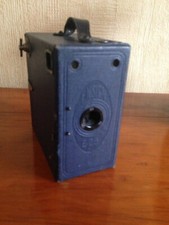VINTAGE BLUE HOUGHTON BUTCHER ENSIGN E29 BOX CAMERA (CIRCA 1930s)