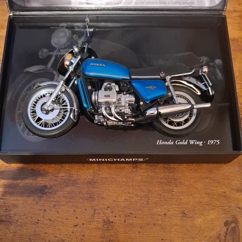 Minichamps 122 161600 - 1/2,