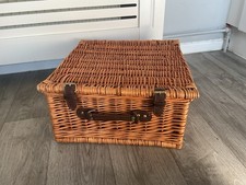 WICKER PICNIC HAMPER BASKET