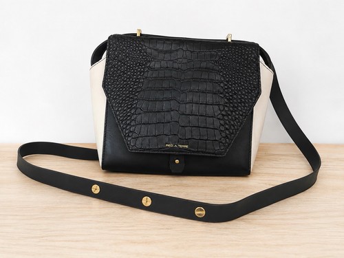 Pied terre black white - &,