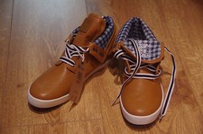 NEW Roxy Swan High Shoes Brown