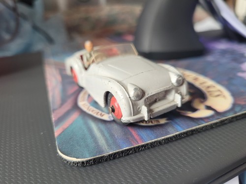 Dinky toys triumph - dinky,