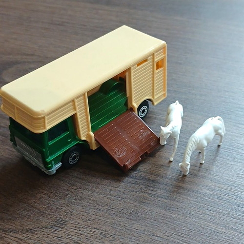 N40 bedford matchbox horse box - bedford,