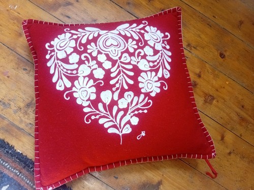 Jan constantine heart motif - jan,