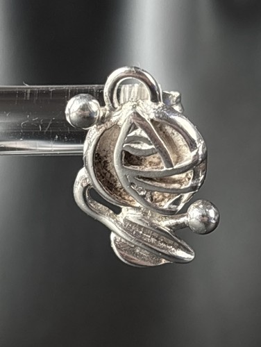 Single hallmarked carrick - :,