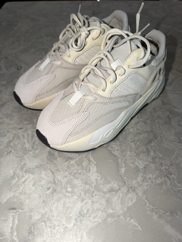 Adidas yeezy boost - 700, analog