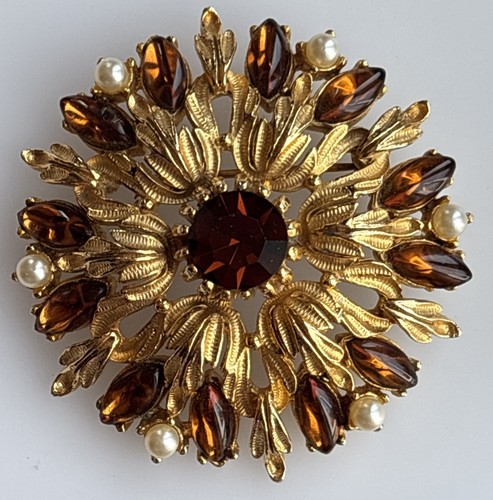Vintage sphinx brooch - sphinx, amber