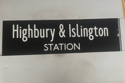 Highbury islington stn - &,