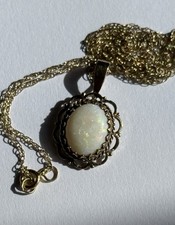 Vintage Opal pendant in 9ct yellow gold surround on a fine 9ct gold chain