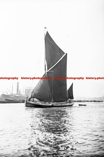 F000210 topsail barge under - f000210,