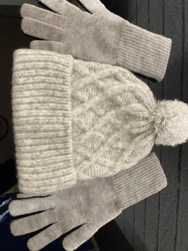 Grey hat and - and, gloves