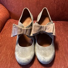 Sachelle gray suede bow heel