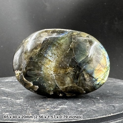 Labradorite polished pebble