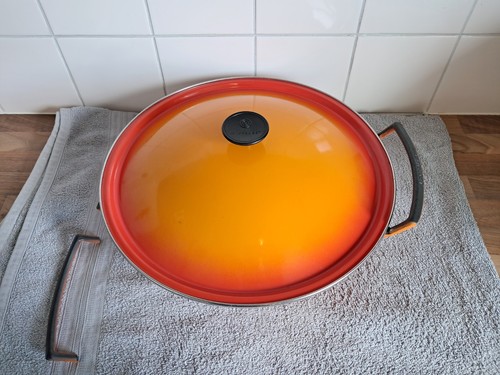 Creuset cast iron - creuset, wok