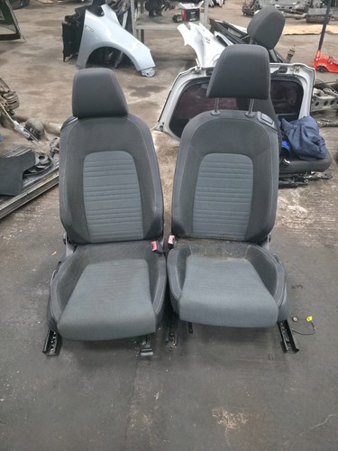 Front seats pair volkswagen - front,