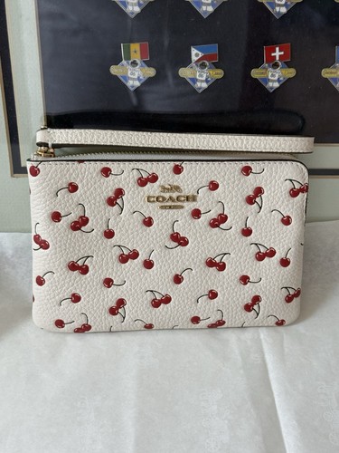 Nwt coach corner zip wristlet - zip,