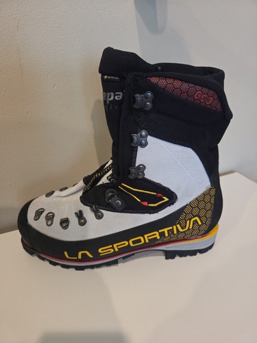 Amputee sportiva nepal - *la,