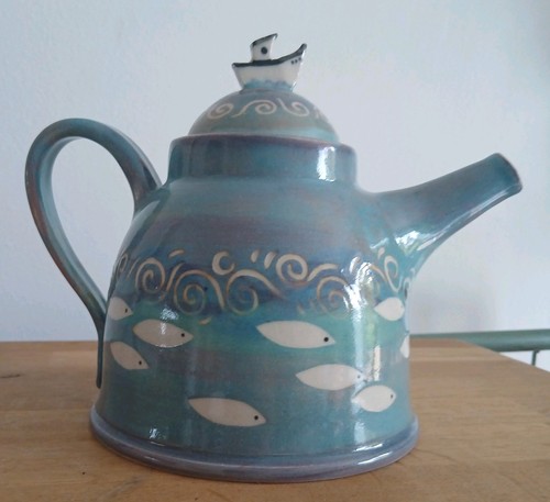 Uffington pottery fish teapot - uffington,