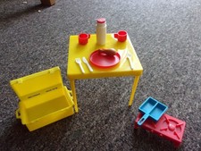 VINTAGE SINDY PICNIC TABLE & ACCESSORIES~UK BIDS ONLY