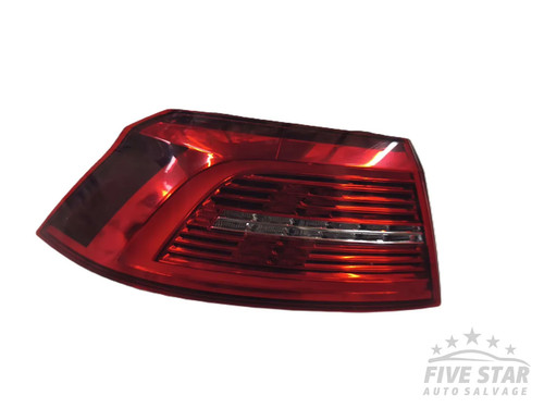 Passat rear outer - rear, tail
