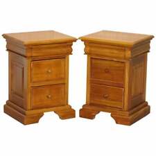 MATCHING PAIR OF LIGHT MAHOGANY BEDSIDE TABLE CHESTS OF DRAWERS PART OF A SUITE 