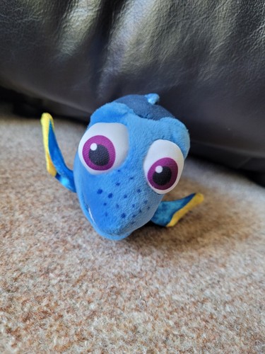 Dory the fish - dory, paws