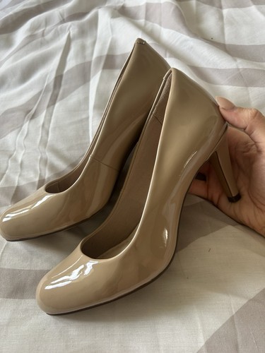Clarks chorus beige patent - clarks,