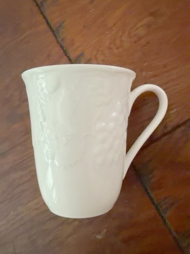 Wedgwood strawberry vine - &,