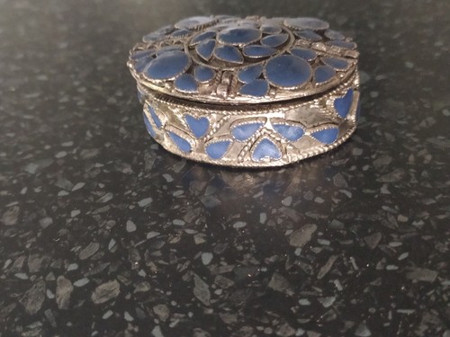 Silver metal trinket - metal,