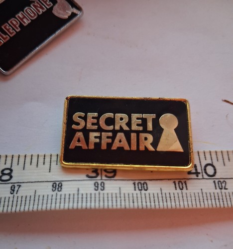Secret affair vintage metal - secret,
