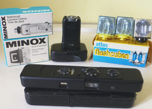 Minox cased flash - cased,,