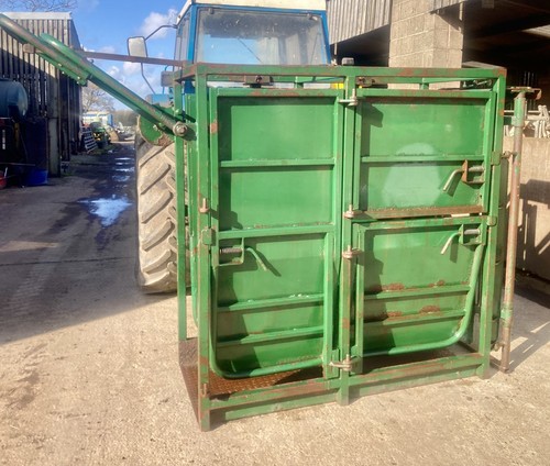 Cattle crush with - with, point