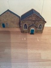 Hornby Skaledale R9653 Baptist Church Resin Building 00  Only The Front & Back