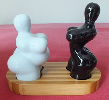 1 PAIR NOVELTY BLACK & WHITE