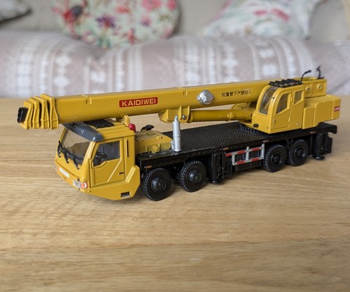 Diecast heavy crane - heavy,