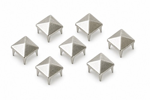 Eimass pyramid shape - shape, studs