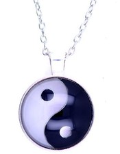 Vintage retro style yin yang yinyang sign pendant necklace, silver coloured outl