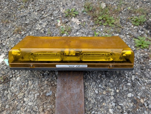 Whelen 12vdc amber - whelen, light