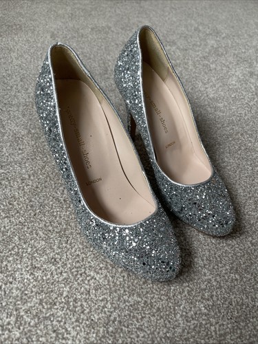 Pretty small shoes size - pretty,