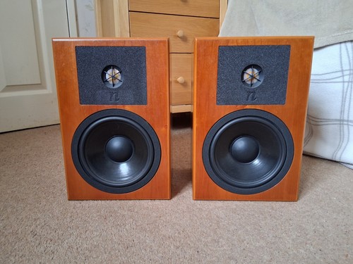 Neat petite speakers boxed - 3,