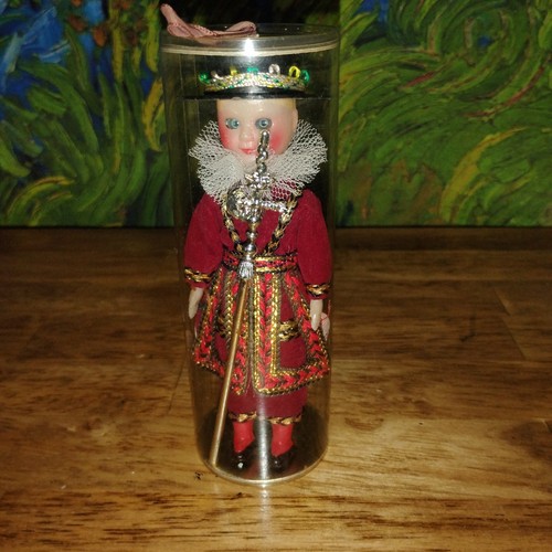 Beefeater yeoman warder - beefeater,