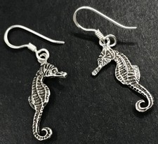 Seahorse drop earrings, solid