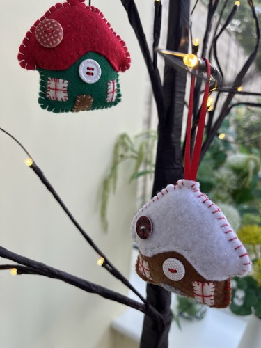 Handmade felt cottage - 2,