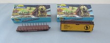 2 American Athearn HO scale model toy railway trains in miniature